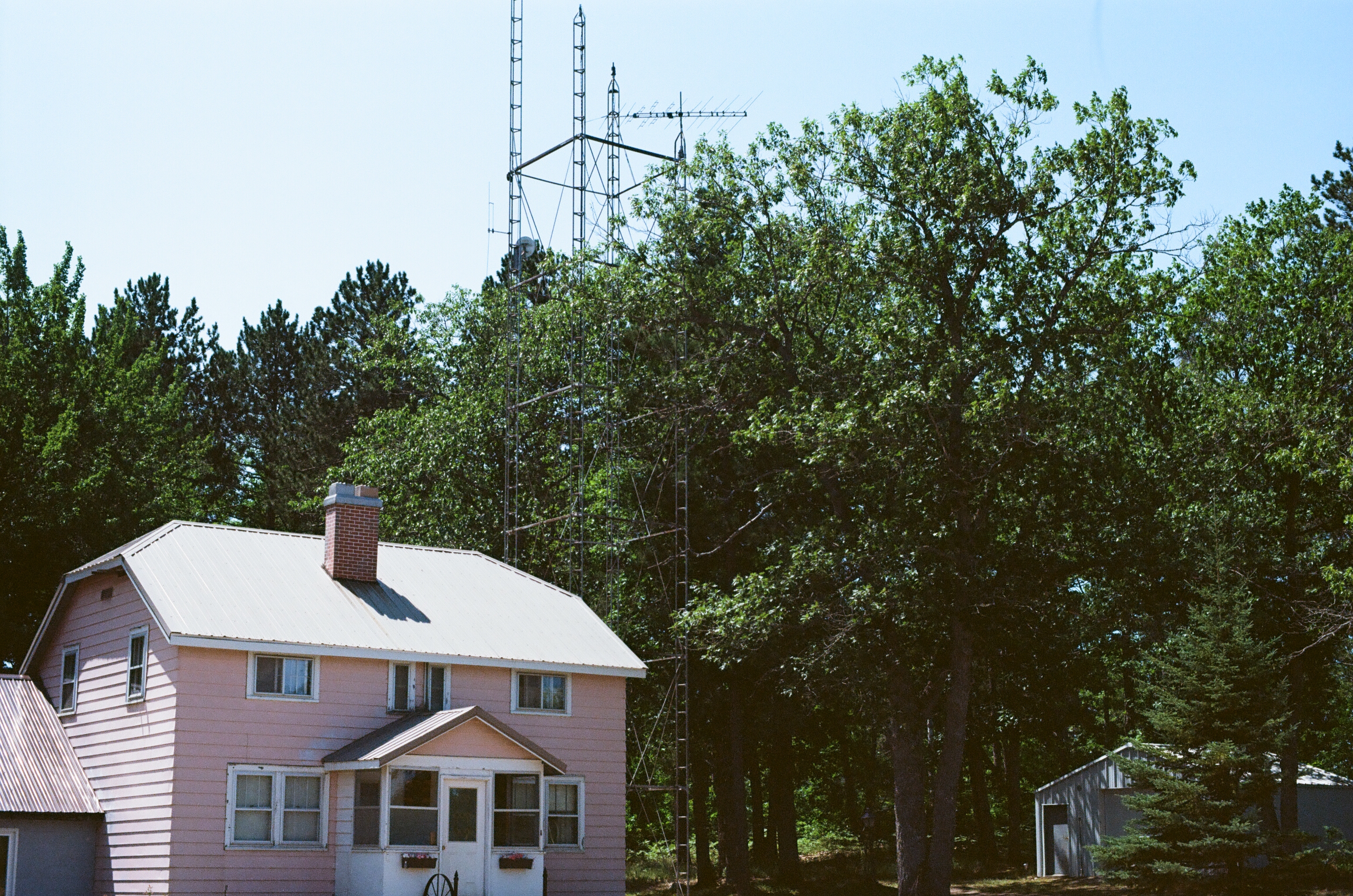 Improvised satellite internet installation